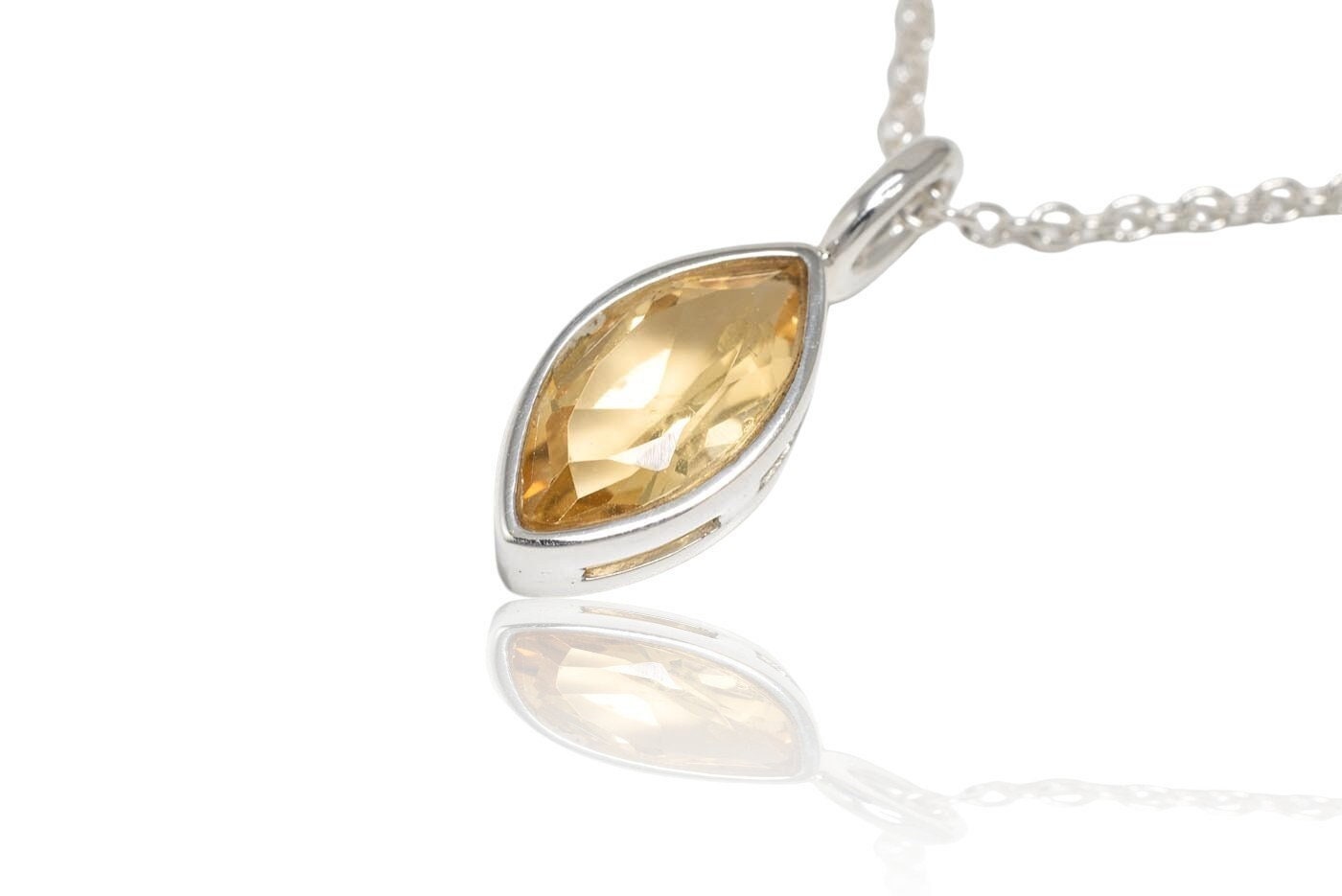 Citrin Silber Anhänger. 24mm Länge Citrin Silber Anhänger. 24mm Länge von SwankyElements