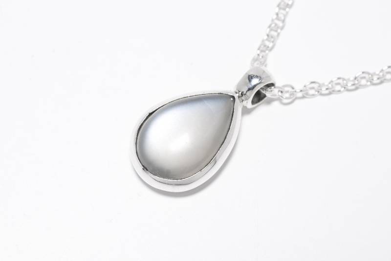 Echter Mondstein Silber Anhänger. 18mm Echter Mondstein Silber Anhänger. 18mm von SwankyElements