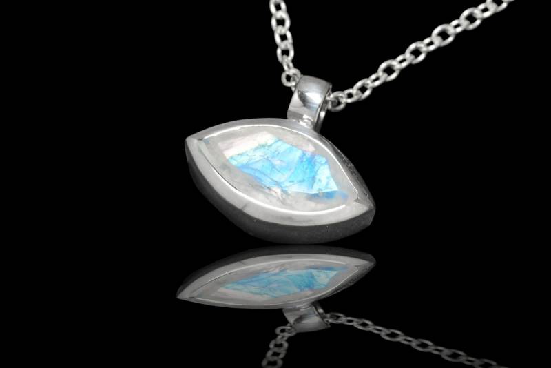 Facettierter Mondstein Silber Anhänger Facettierter Mondstein Silber Anhänger von SwankyElements