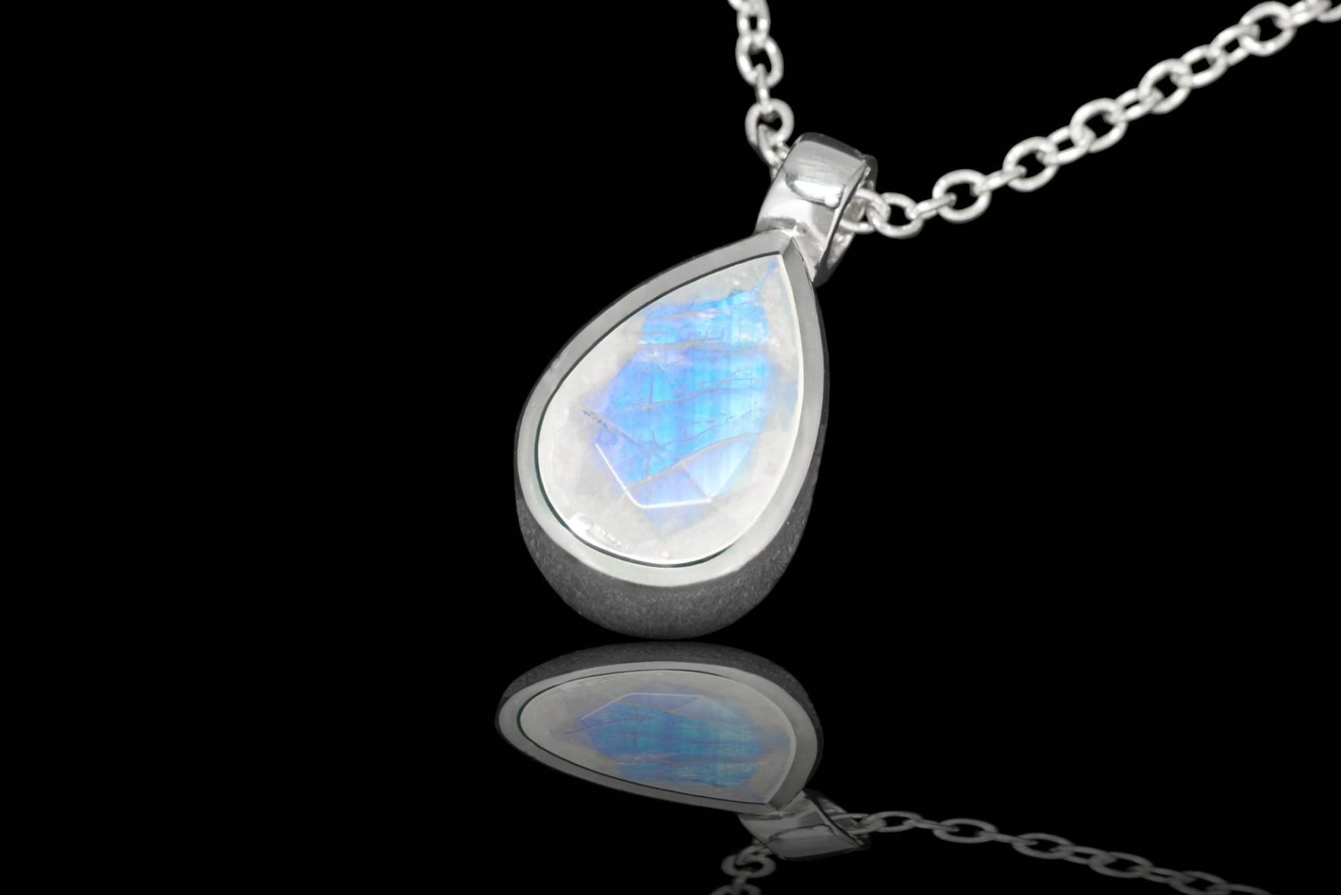 Facettierter Mondstein Silber Anhänger. 19mm Facettierter Mondstein Silber Anhänger. 19mm von SwankyElements