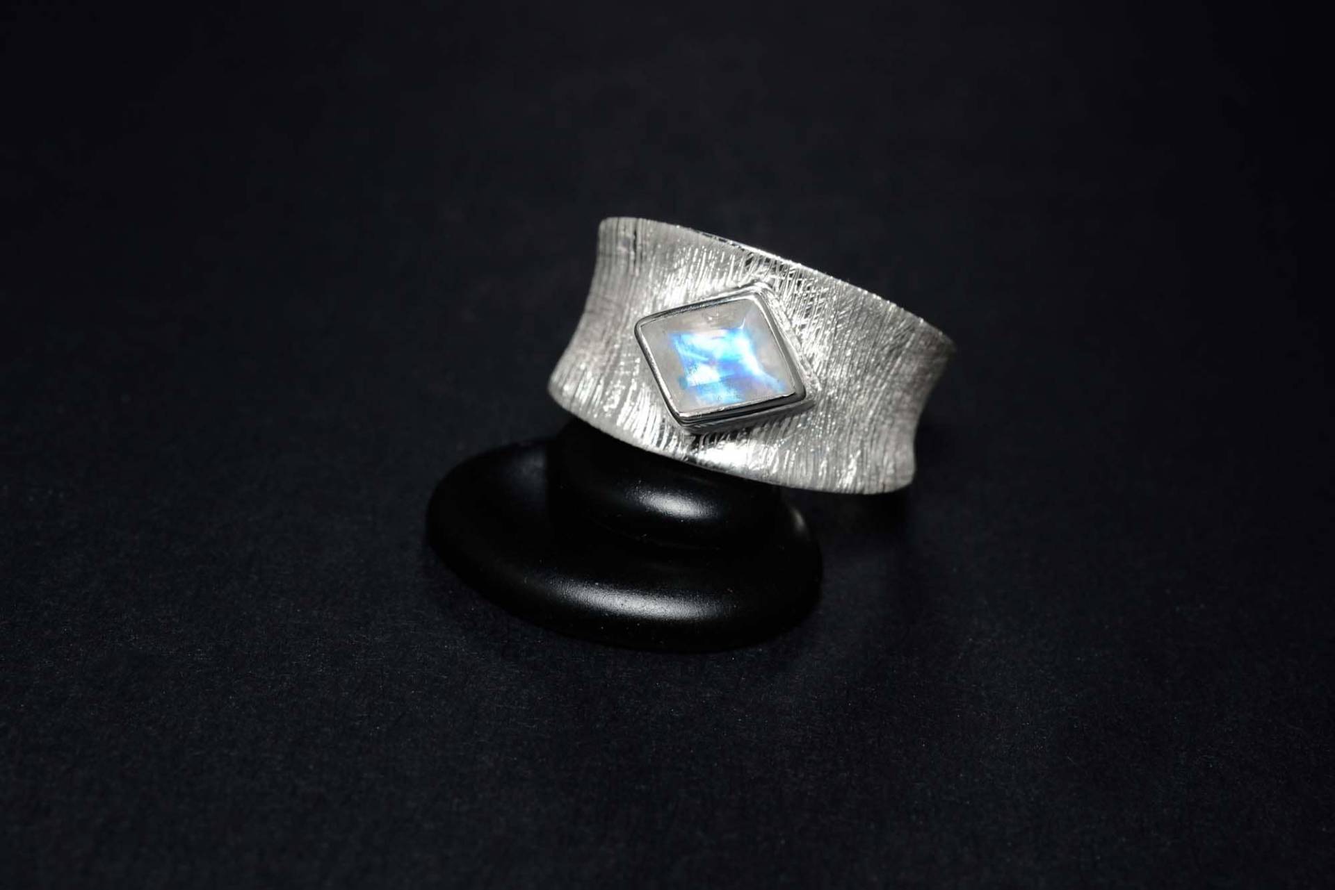 Facettierter Mondstein Silber Ring Gr. 54 von SwankyElements