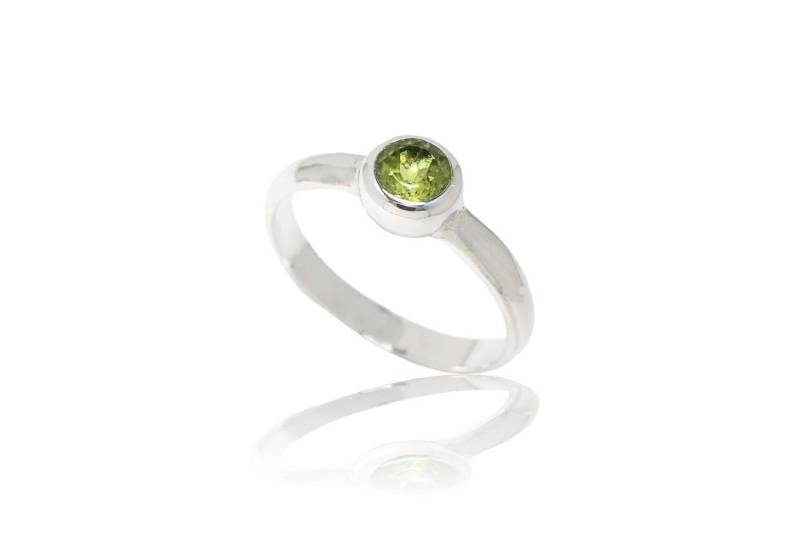 Facettierter Peridot Silber Ring. Verschiedene Ringgrößen von SwankyElements