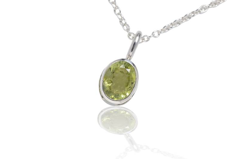 Gelb-Grüner Turmalin Silber Anhänger in Käfigfassung von SwankyElements