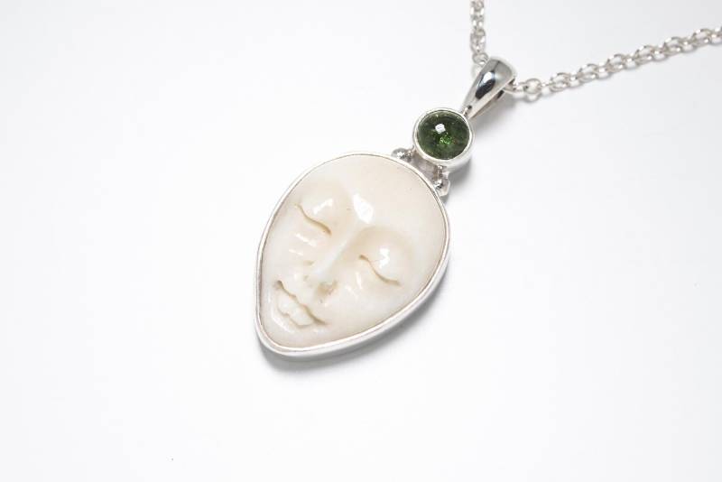 Gesicht/Maske Mit Grünem Turmalin Silber Anhänger Gesicht/Maske Mit Grünem Turmalin Silber Anhänger von SwankyElements