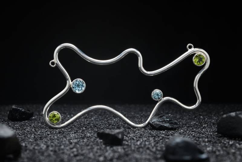 Goßer Blautopas Mit Peridot Design Anhänger An Silberkette von SwankyElements