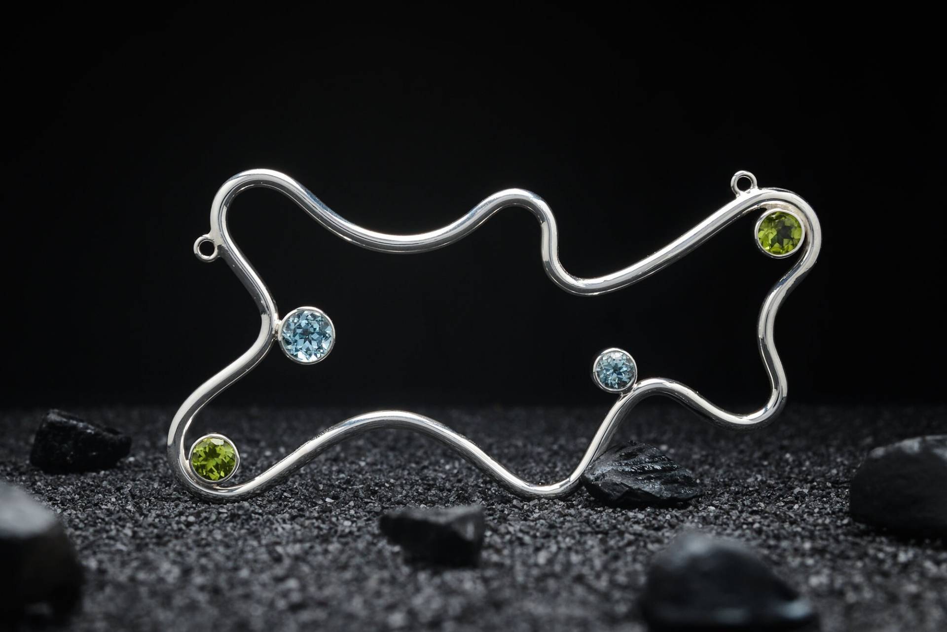 Goßer Blautopas Mit Peridot Design Anhänger An Silberkette Goßer Blautopas Mit Peridot Design Anhänger An Silberkette von SwankyElements