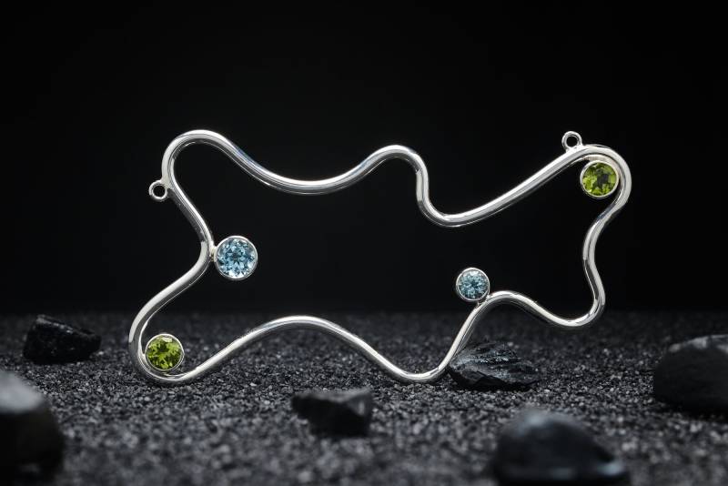 Goßer Blautopas Mit Peridot Design Anhänger An Silberkette von SwankyElements