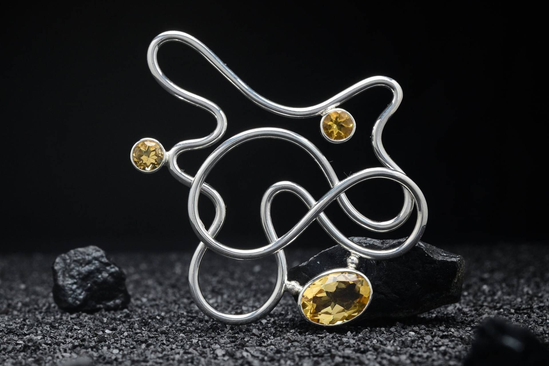 Goßer Citrin Design Anhänger An Silberkette von SwankyElements