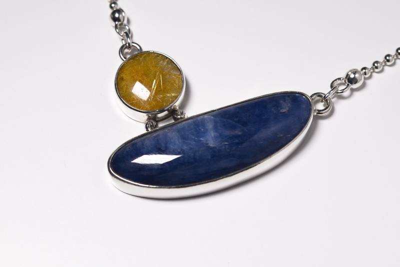 Kyanit Mit Rutilquarz Design Silber Anhänger An Silberkette von SwankyElements