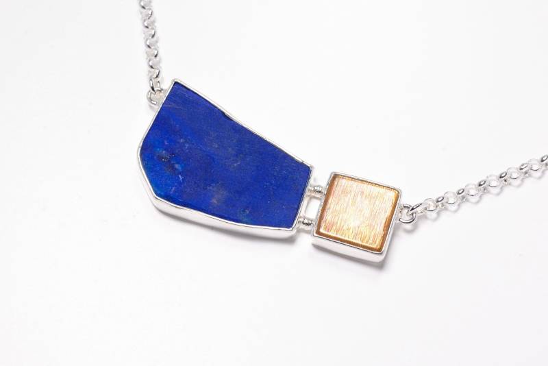 Lapis Lazuli Mit Sonnenstein An Silberkette von SwankyElements