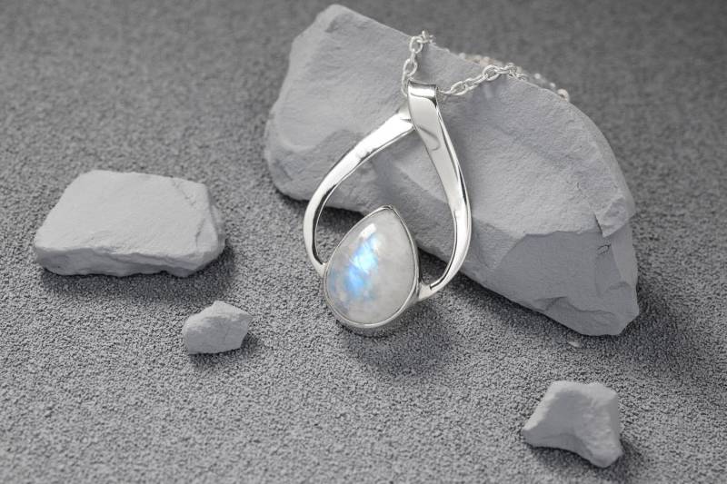 Mondstein Design Silber Anhänger Regenbogenmondstein von SwankyElements