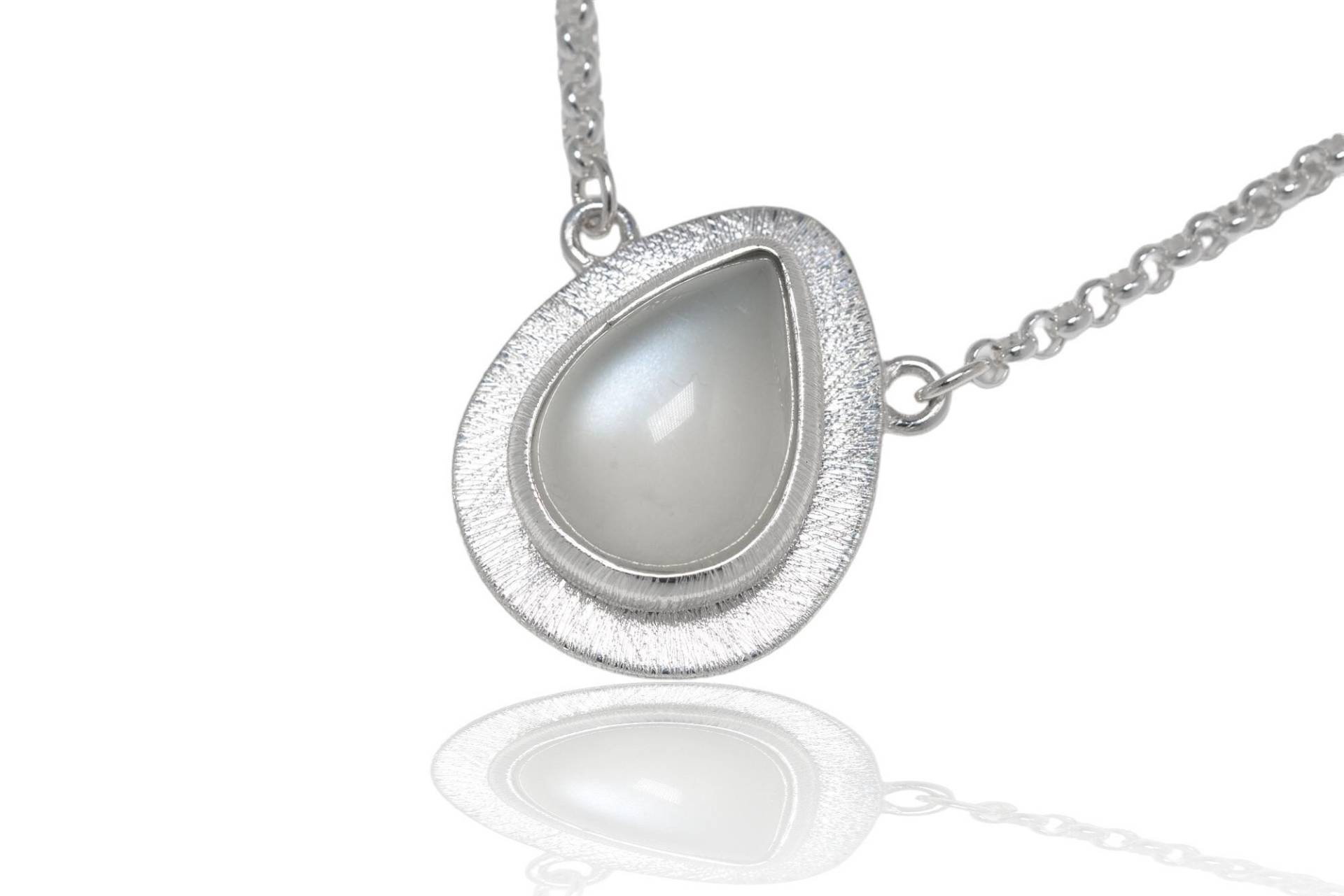 Mondstein Silber Anhänger 26mm An Silberkette. Verschiedene Längen von SwankyElements
