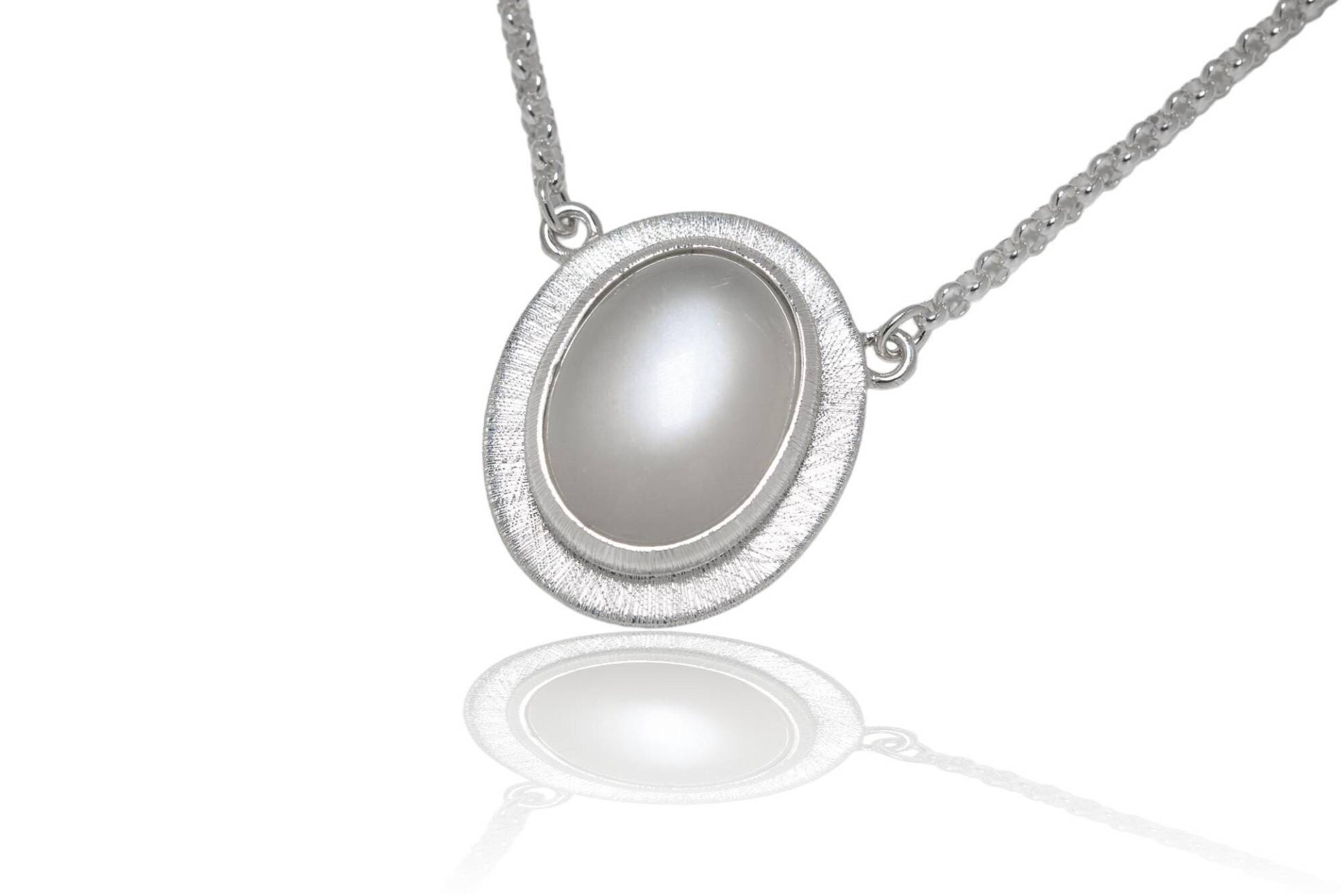 Mondstein Silber Anhänger 29mm An Silberkette. Verschiedene Längen Mondstein Silber Anhänger 29mm An Silberkette. Verschiedene Längen von SwankyElements