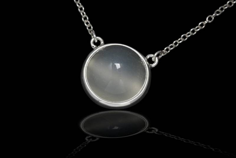 Mondstein Silber Anhänger An Silberkette. Die Kettenlänge Ist Anpassbar von SwankyElements