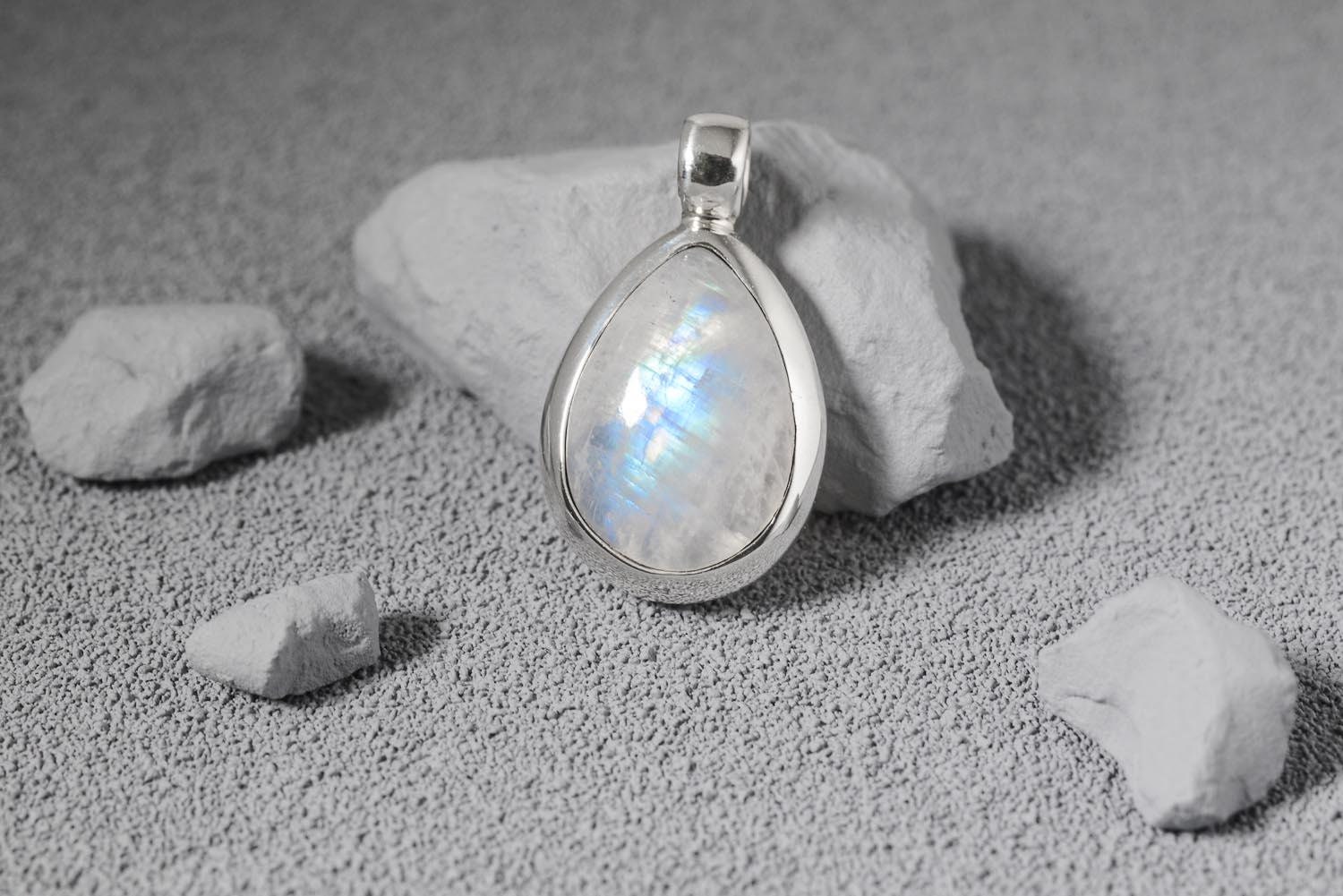 Mondstein Silber Anhänger. Regenbogenmondstein, Länge 22mm Mondstein Silber Anhänger. Regenbogenmondstein, Länge 22mm von SwankyElements