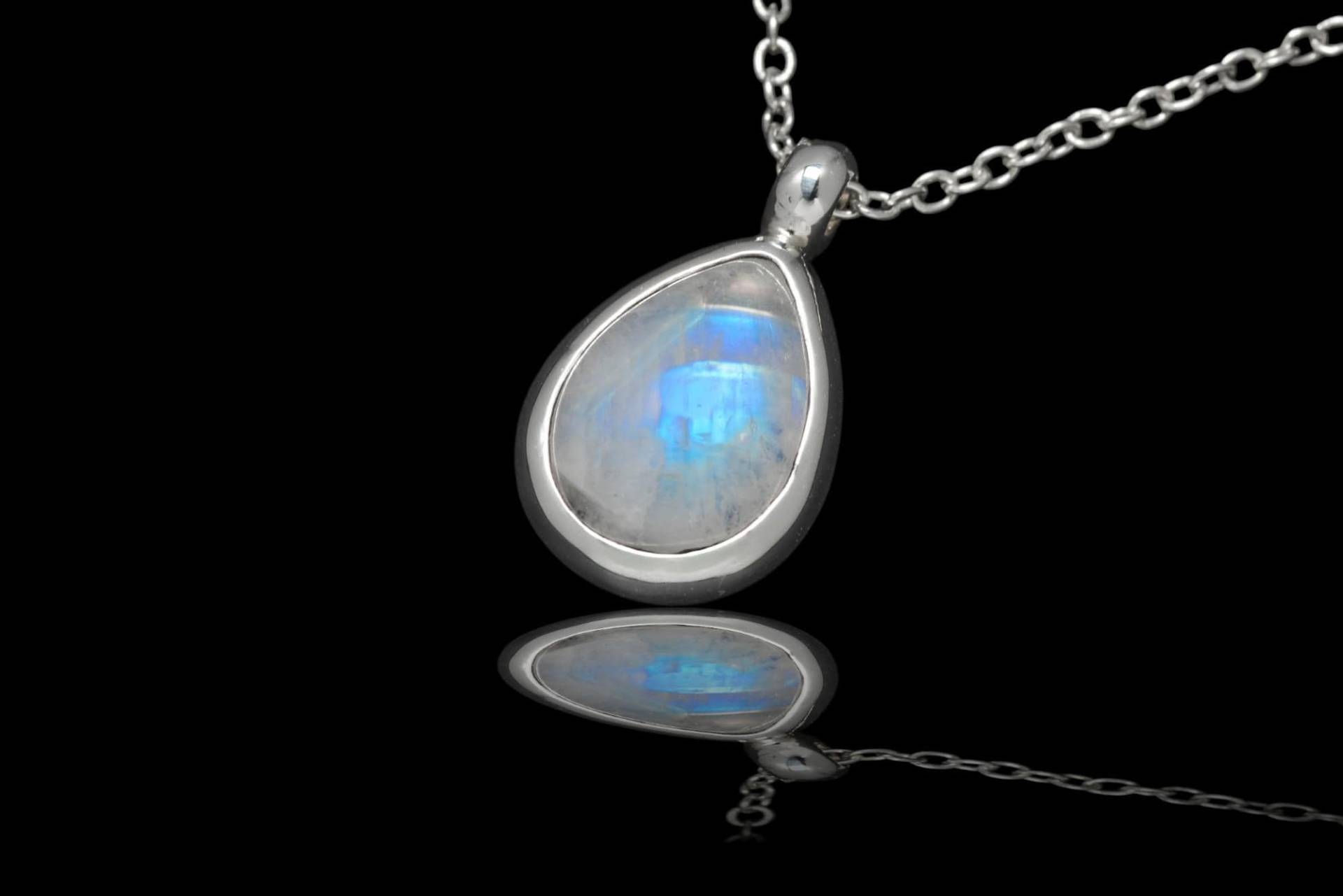 Mondstein Silber Anhänger. Regenbogenmondstein, Länge 22mm Mondstein Silber Anhänger. Regenbogenmondstein, Länge 22mm von SwankyElements