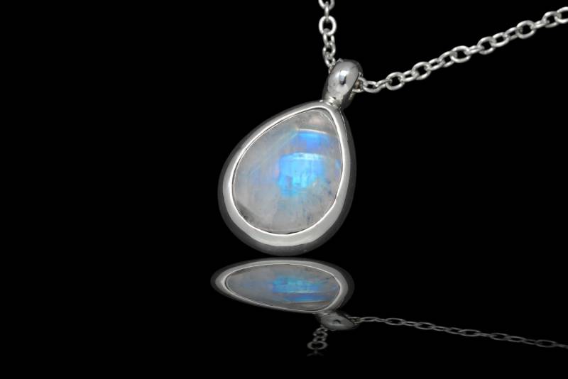 Mondstein Silber Anhänger. Regenbogenmondstein, Länge 22mm Mondstein Silber Anhänger. Regenbogenmondstein, Länge 22mm von SwankyElements