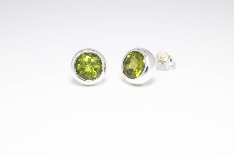 Peridot Silber Ohrstecker 8mm Peridot Silber Ohrstecker 8mm von SwankyElements