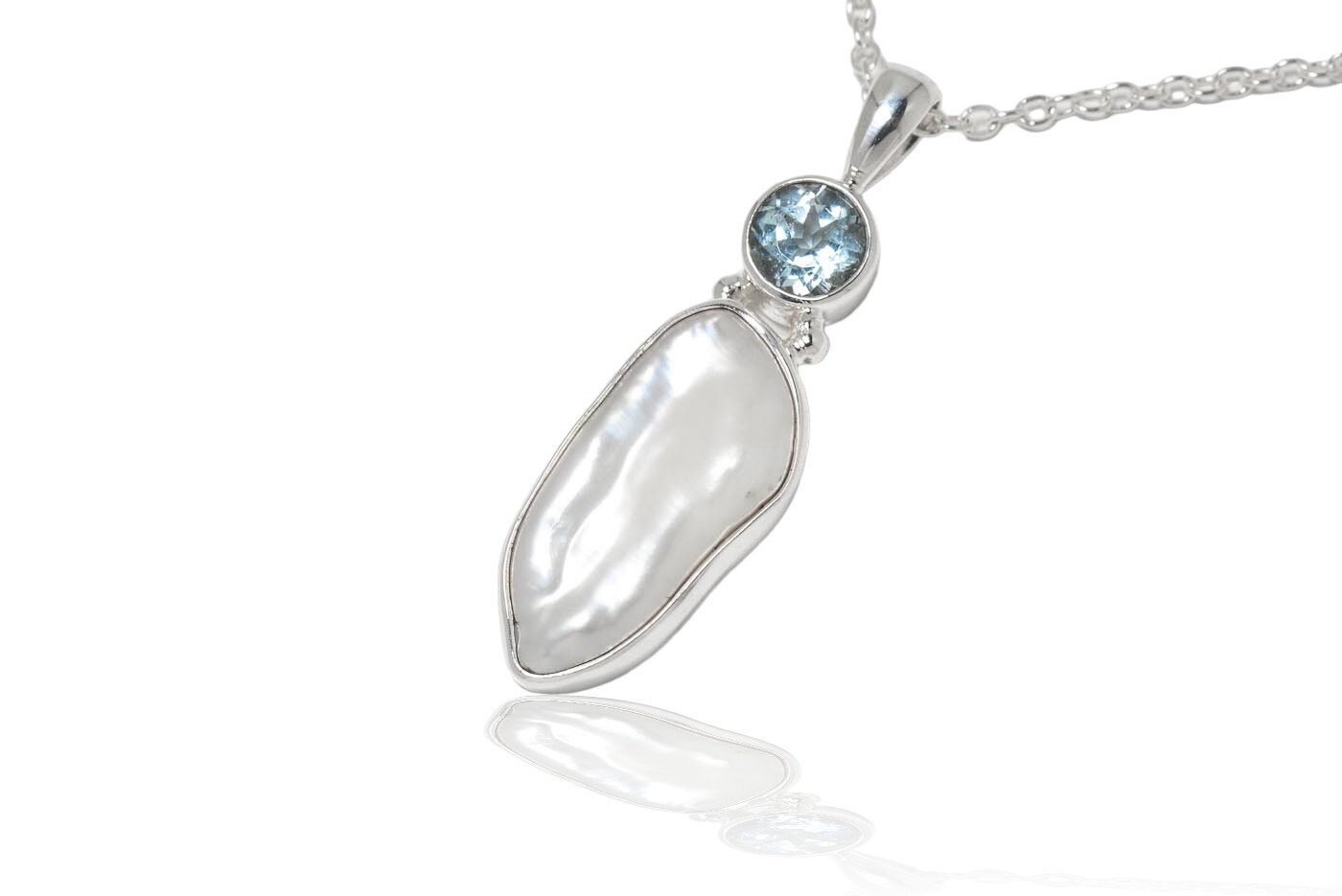 Perle Mit Blautopas Anhänger. 37mm von SwankyElements