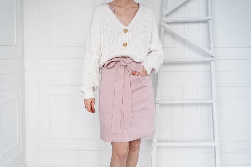 Handgemachte Hellrosa Schürze Aus Natürlichem Stonewashed Leinen, Halbe Für Koch Oder Lehrer, Handgemachte Zero-Waste Werkstattschürze in Altrosa von SwannyLinen