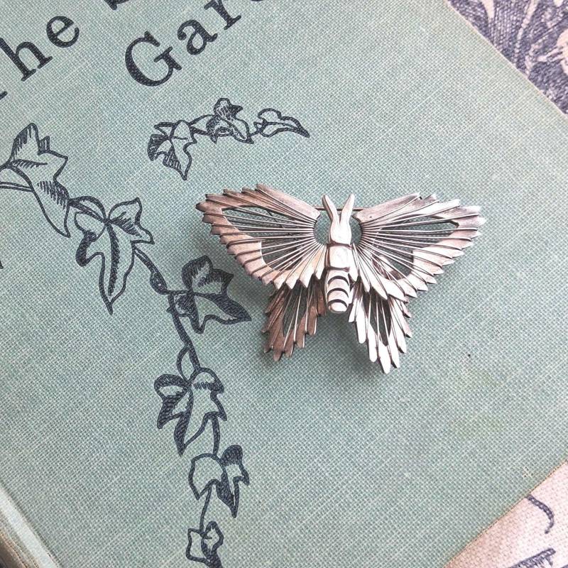 sterling Silber Schmetterling Brosche Vintage 925 Hand Aufgereiht Drähte 3D Dimensional Geflügelte Garten Insekt Motte Mexiko sterling Silber Schmetterling Brosche Vintage 925 Hand Aufgereiht Drähte 3D Dimensional Geflügelte Garten Insekt Motte Mexiko von Swansdowne