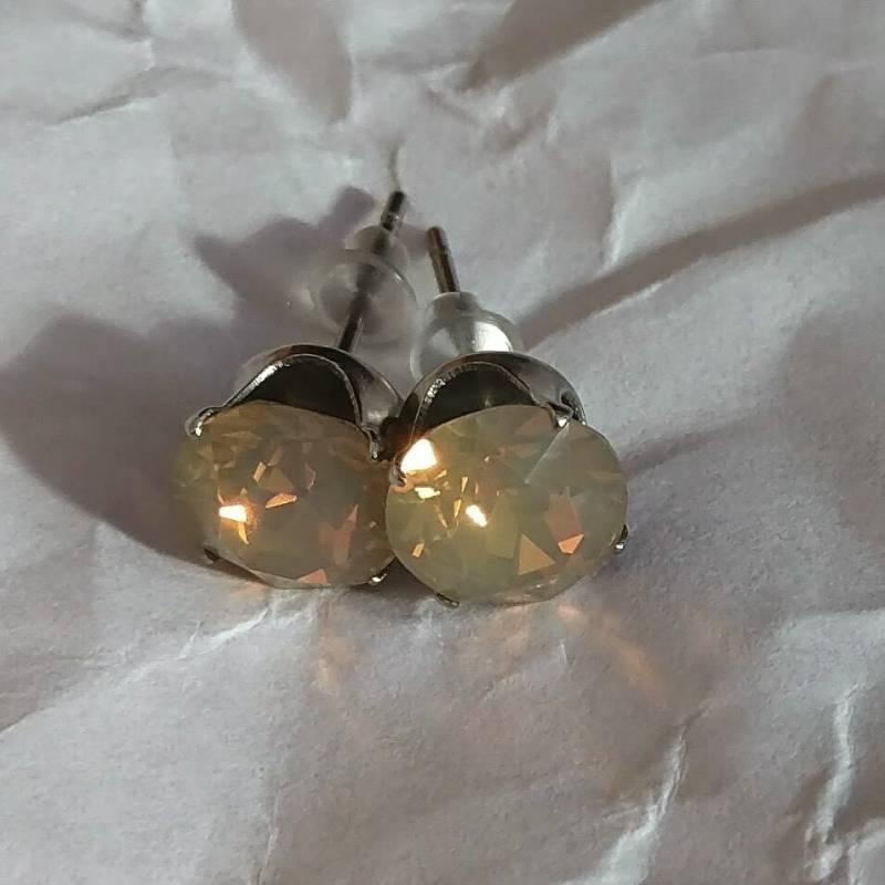 Milky Gold Swarovski® Kristall Ohrstecker von SwarovskiChristals