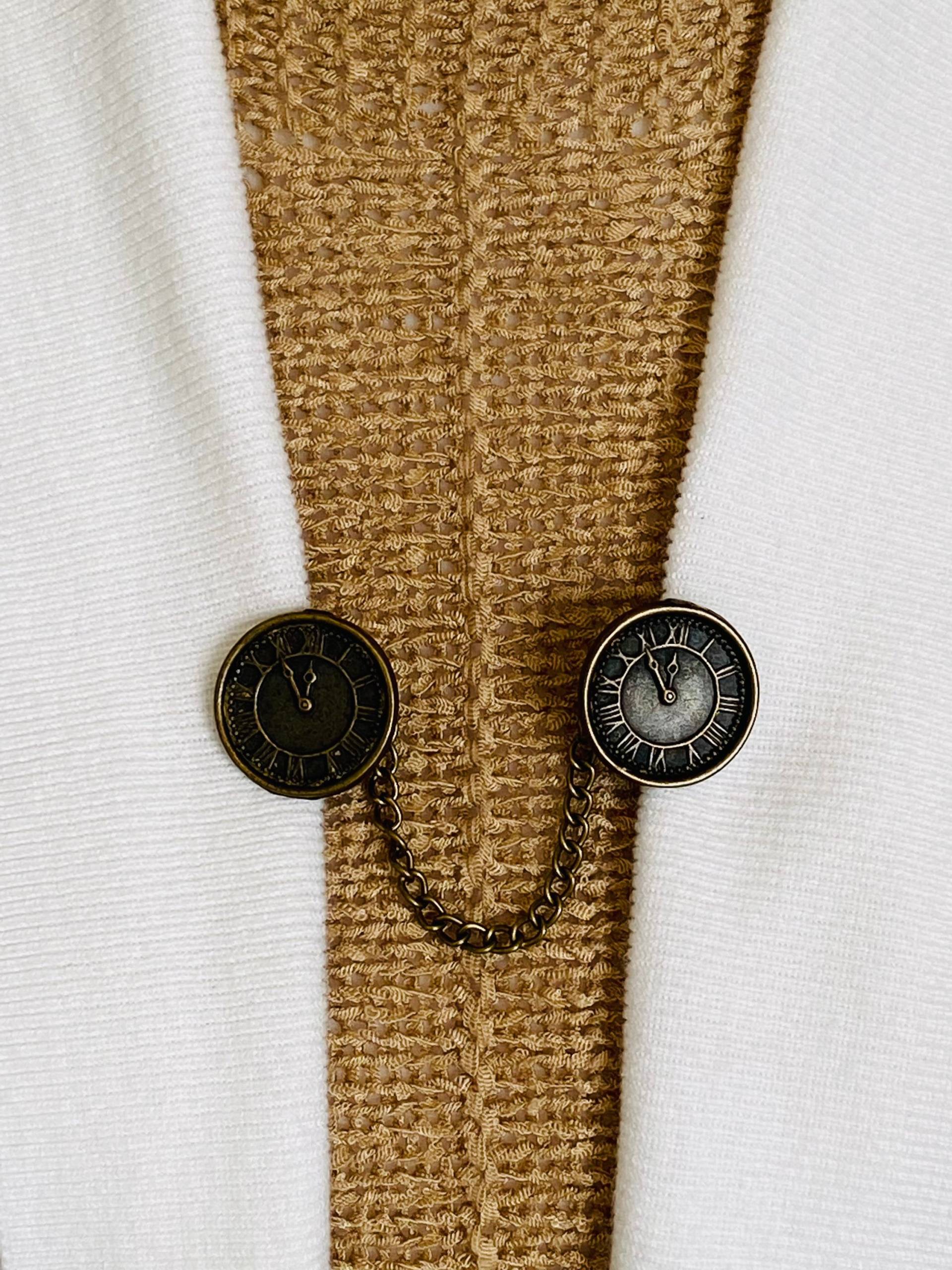 Pullover Clips Bronze Uhr Gesicht Clip Strickjacke Verschluss Kettenuhr Stil Kleid Wächter Geschenke Für Sie Von Fabulici Pullover Clips Bronze Uhr Gesicht Clip Strickjacke Verschluss Kettenuhr Stil Kleid Wächter Geschenke Für Sie Von Fabulici von SweaterClipsGalore