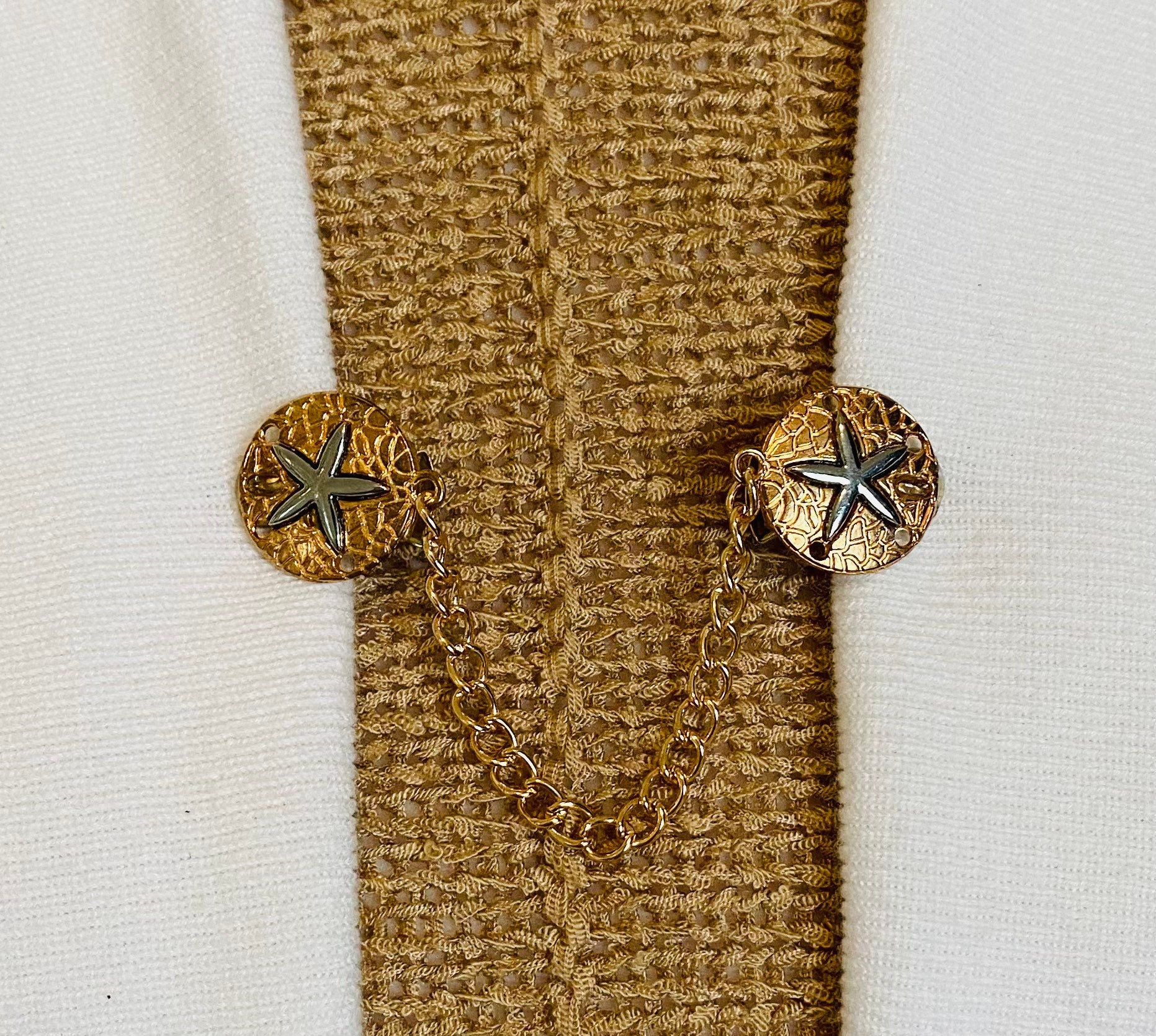 Pullover Clips Kupfer Silber Sand Dollar Clip Strickjacke Spange Verkettet Kleid Wache Geschenke Für Sie Von Fabulici Pullover Clips Kupfer Silber Sand Dollar Clip Strickjacke Spange Verkettet Kleid Wache Geschenke Für Sie Von Fabulici von SweaterClipsGalore