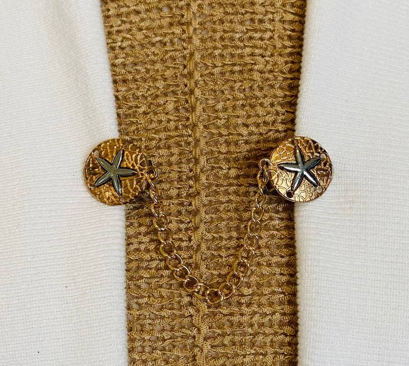 Pullover Clips Kupfer Silber Sand Dollar Clip Strickjacke Spange Verkettet Kleid Wache Geschenke Für Sie Von Fabulici von SweaterClipsGalore