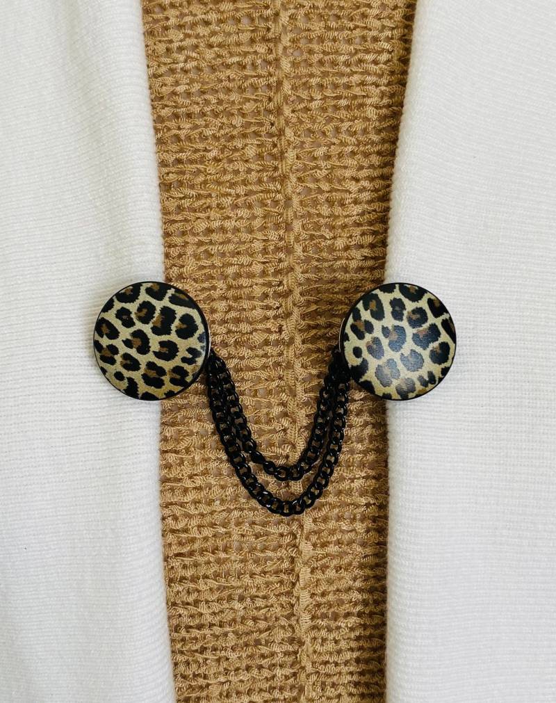 Pullover Clips Leopard Clip Runde Schwarze Kette Cardigan Zinn Kettenschutz Geschenk Für Mutter Geschenke Sie Von Fabulici von SweaterClipsGalore