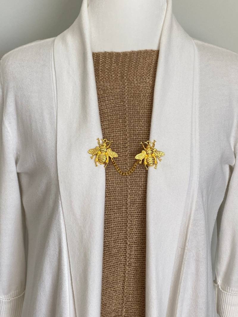 Pullover Clips Metallic Gold Bumble Bee Strickjacke Clip Biene Insekt Geschenke Für Sie Von Fabulici von SweaterClipsGalore