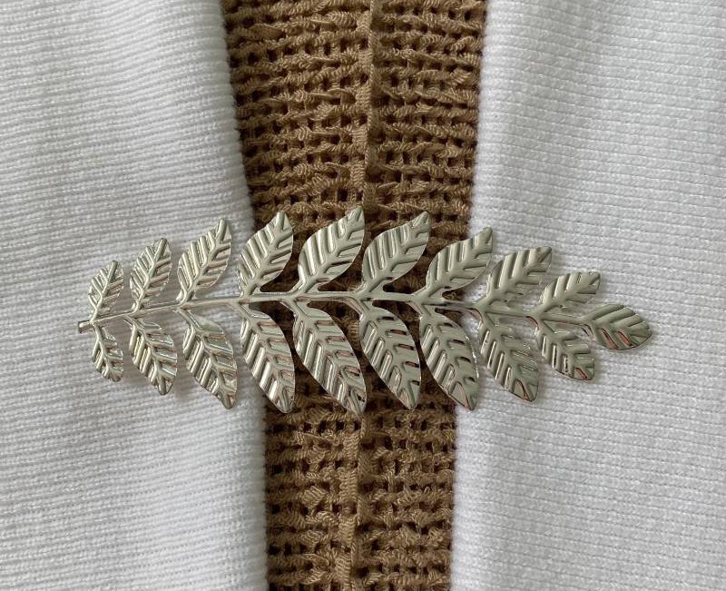 Pullover Clips Silber Blatt Blätter Cardigan Verschluss Clip Filigrane Metall Minimalist Geschenk Geschenke Für Sie Von Fabulici von SweaterClipsGalore