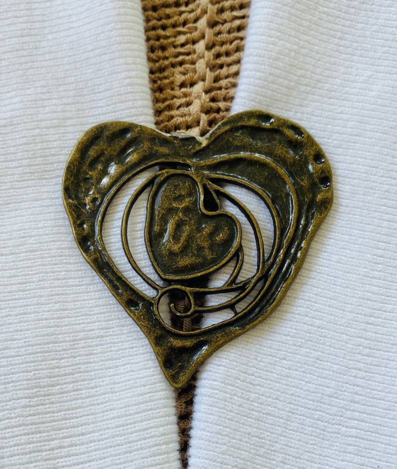 Pulloverclips Herz-Pulloverclip Gebürstet Goldbronze Strickjacke Verschluss Für Pulloverschutz Cincher Cosplay Geburtstagsgeschenk Sie Von Fabulici von SweaterClipsGalore