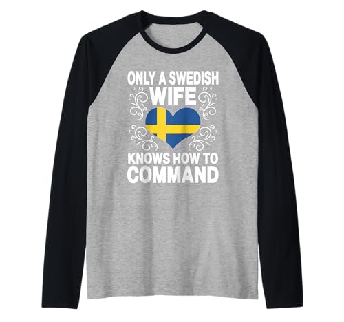 Lustiger schwedischer Ehefrau Spruch Schweden Frauen Humor Raglan von Swedish Flag Designs Sweden Proud Viking Roots