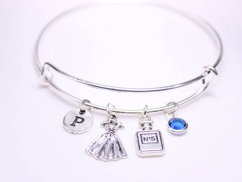 Dress & Parfum Charm Armreif Personalisierter Silber Modeschmuck von SwedishBeautyDesign