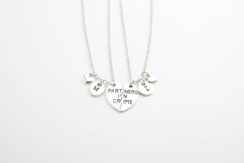Geschenke Für 2 Freunde, Partner in Crime 2, Halsketten Beste Freunde Im 2Er-Set, Passend Freundschaftsgeschenke, Geschenk Zwei Weihnachten von SwedishBeautyDesign
