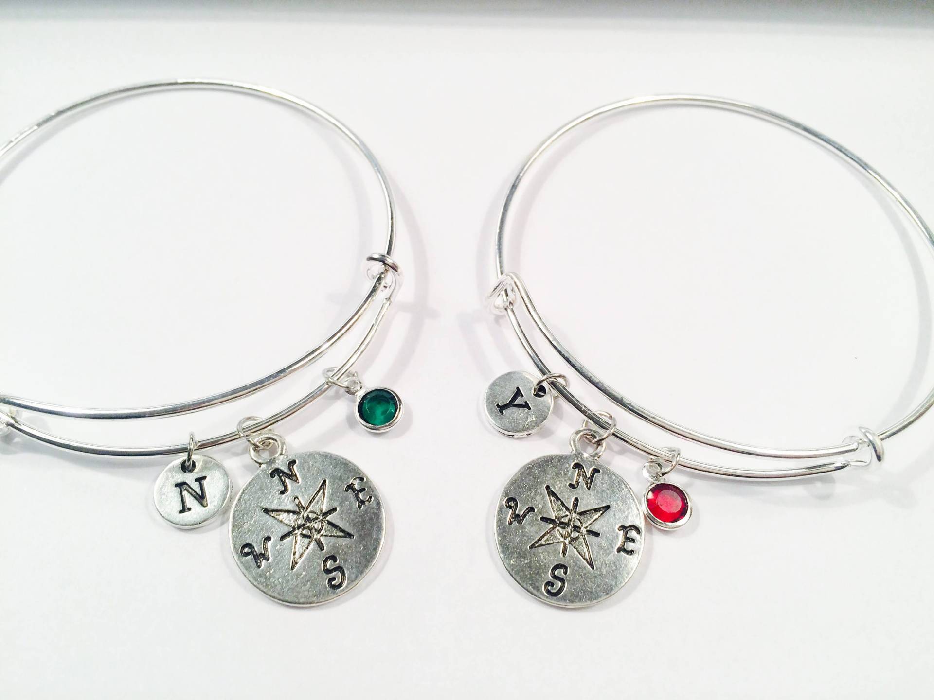 Kompass Armband 2Er Set Personalisierter Initial Charm, Freundschaftsschmuck von SwedishBeautyDesign