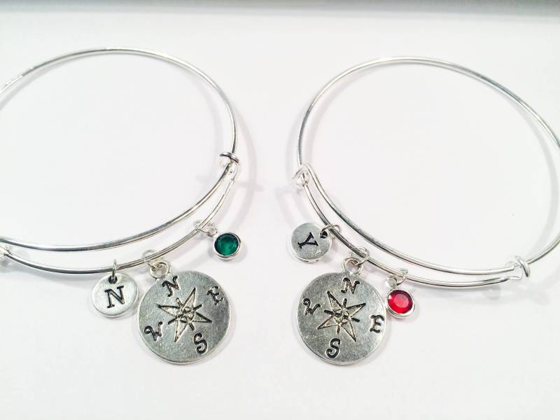 Kompass Armband 2Er Set Personalisierter Initial Charm, Freundschaftsschmuck von SwedishBeautyDesign