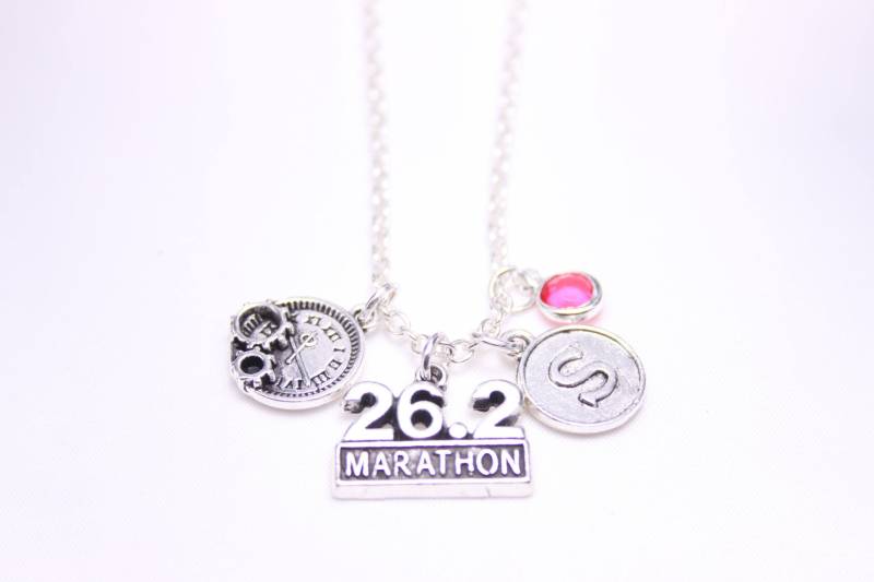 Marathon 26.2 Halskette Personalisierte Initiale, Uhrenanhänger, Läufer Geschenk von SwedishBeautyDesign