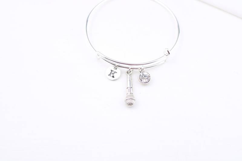Mikrofon Charm Armreif Personalisierte Initiale, Karaoke Sänger Geschenk von SwedishBeautyDesign