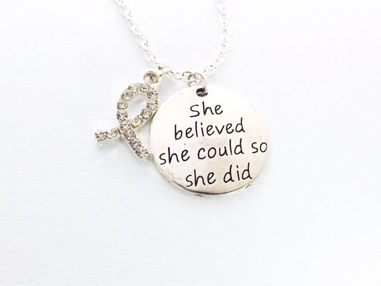 Personalisierte Halskette Für Krebsüberlebende Schleifenanhänger, Inspirationsschmuck von SwedishBeautyDesign