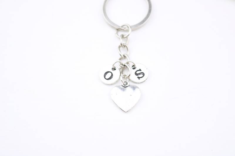 Personalisierter Anfangsherz-Schlüsselanhänger Paargeschenk von SwedishBeautyDesign