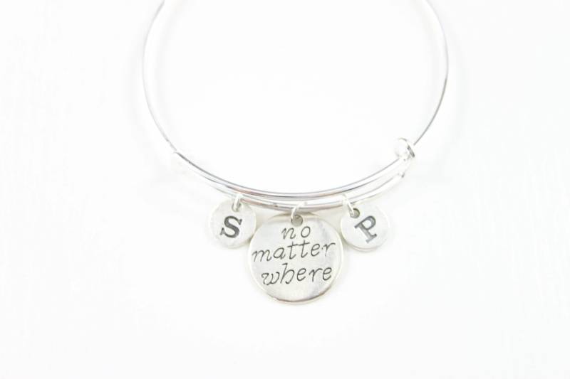 Personalisierter Initial Armreif Silber Monogramm Armband, Dististant Geschenk von SwedishBeautyDesign