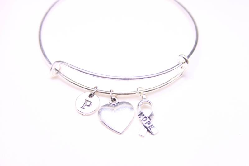 Personalisierter Krebs Armband Silber Hope Ribbon Anhänger von SwedishBeautyDesign
