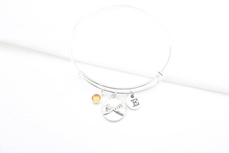 Personalisierter Pinky Versprechen Armreif Erste Birthstone Charm Armband von SwedishBeautyDesign