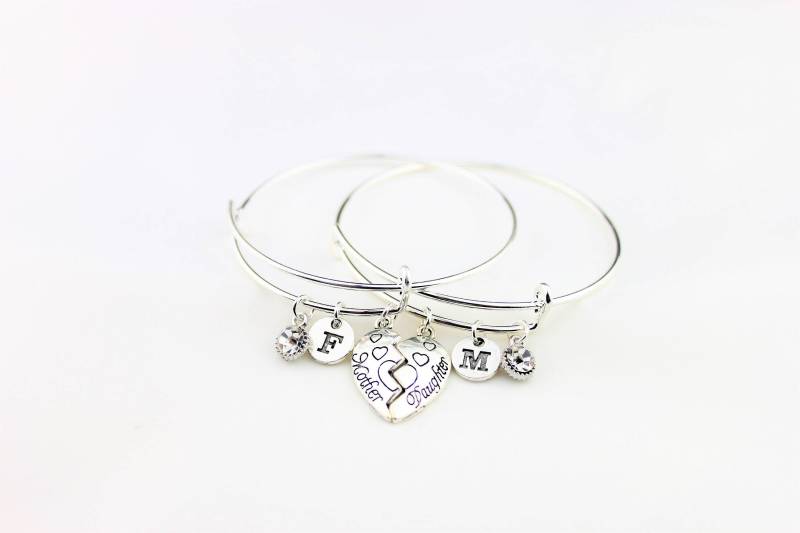Personalisiertes Mama Tochter Armband Set Für 2 Passender Charm Armreif von SwedishBeautyDesign
