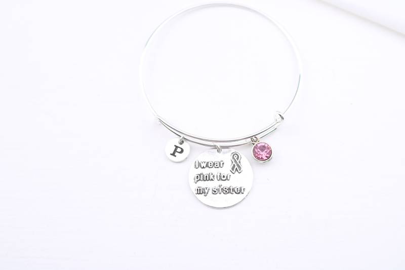 Schwester Brustkrebs Armband Personalisierter Initial Anhänger von SwedishBeautyDesign