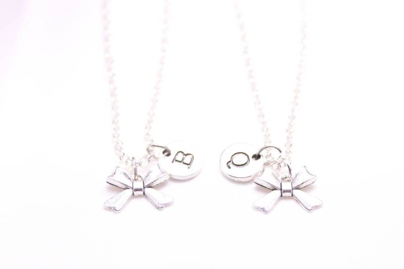 Silber Schleife Halskette 2Er Set Personalisierte Schwester Geschenk von SwedishBeautyDesign