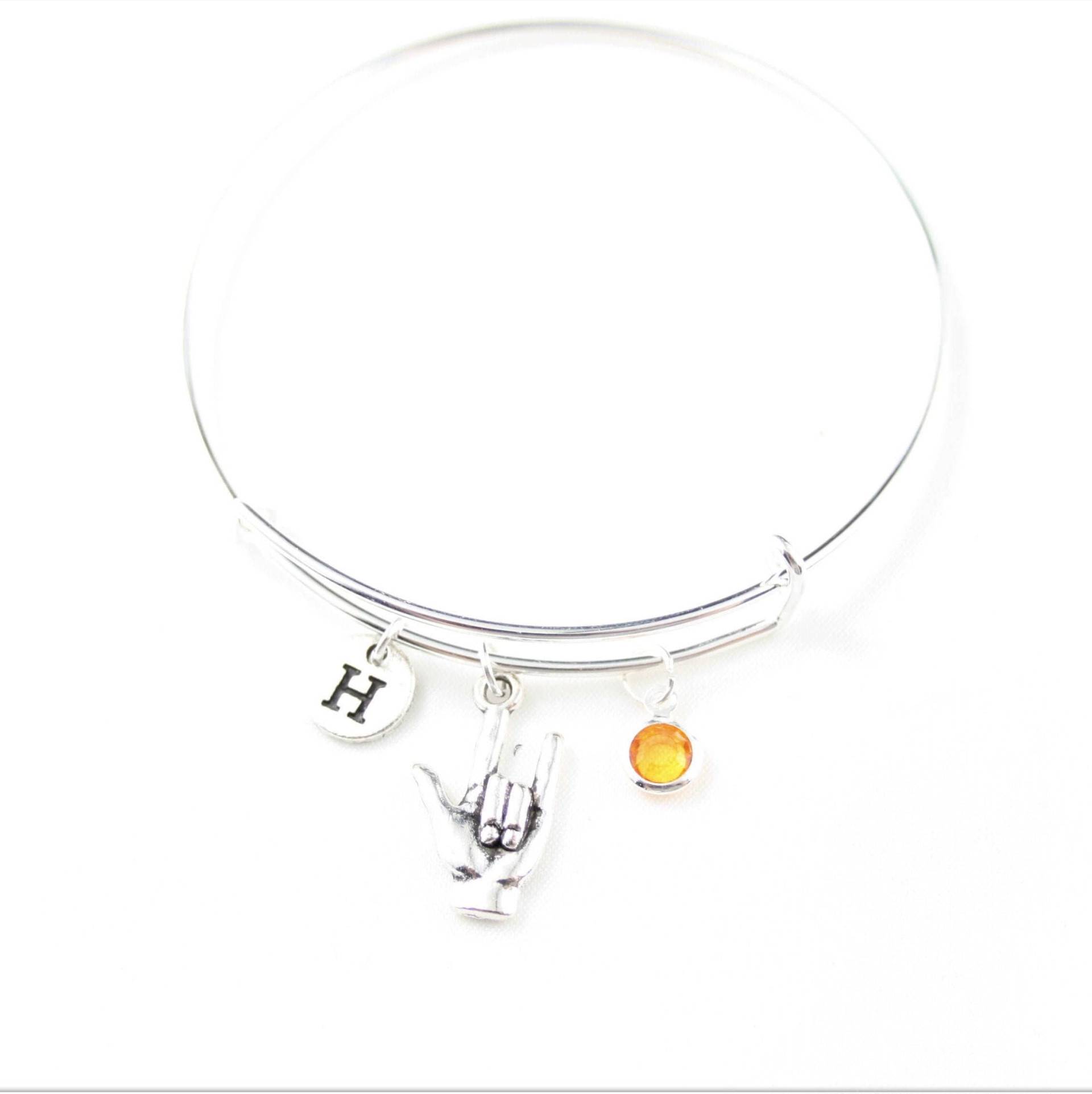 Taube Liebe Symbol Armreif Silber Handgeste Armband, Benutzerdefinierte Initial Charme von SwedishBeautyDesign