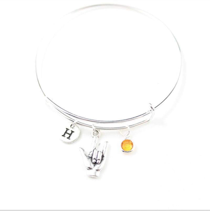 Taube Liebe Symbol Armreif Silber Handgeste Armband, Benutzerdefinierte Initial Charme von SwedishBeautyDesign